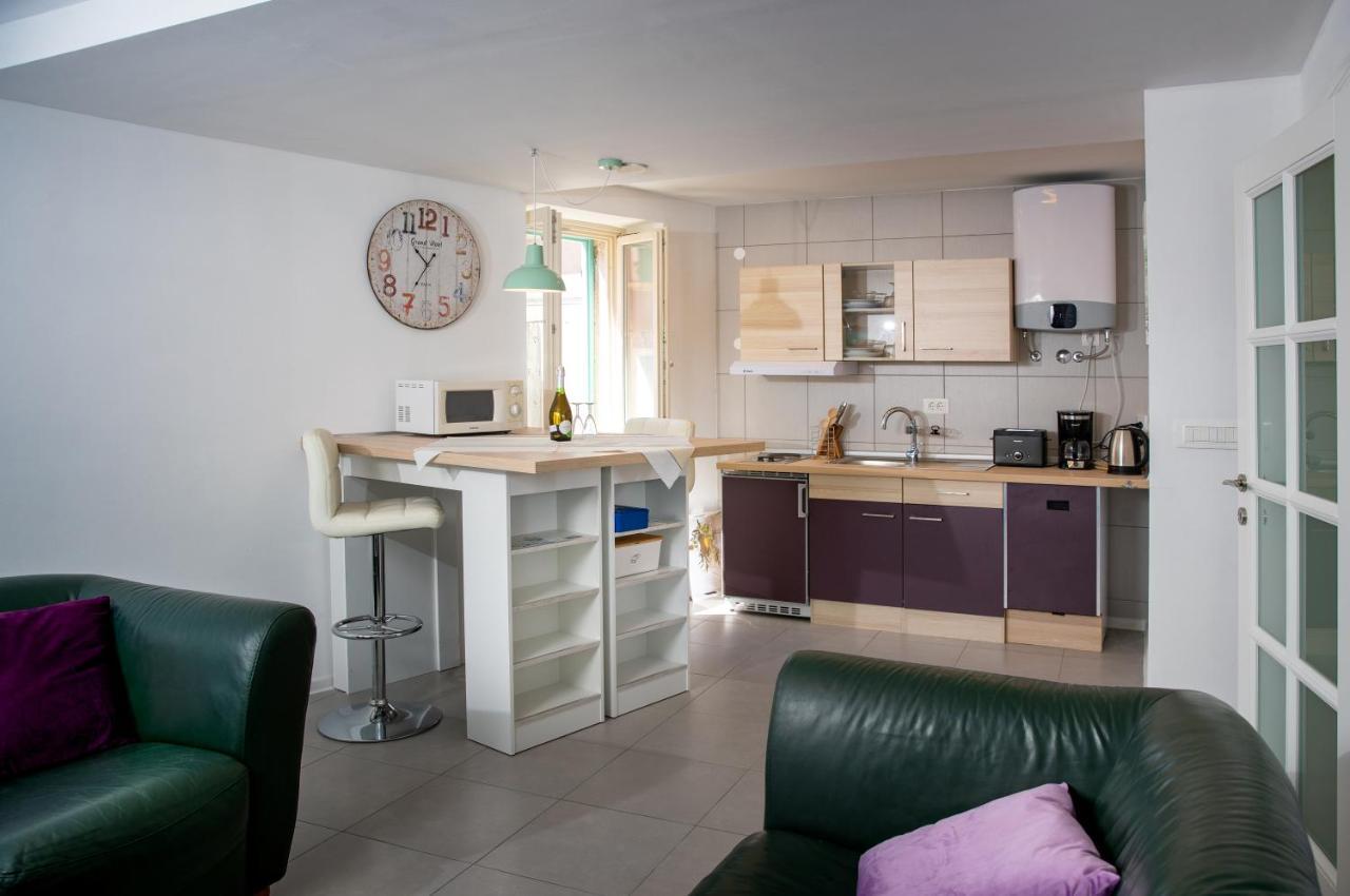Crystal Deluxe Apartment Ровин Екстериор снимка