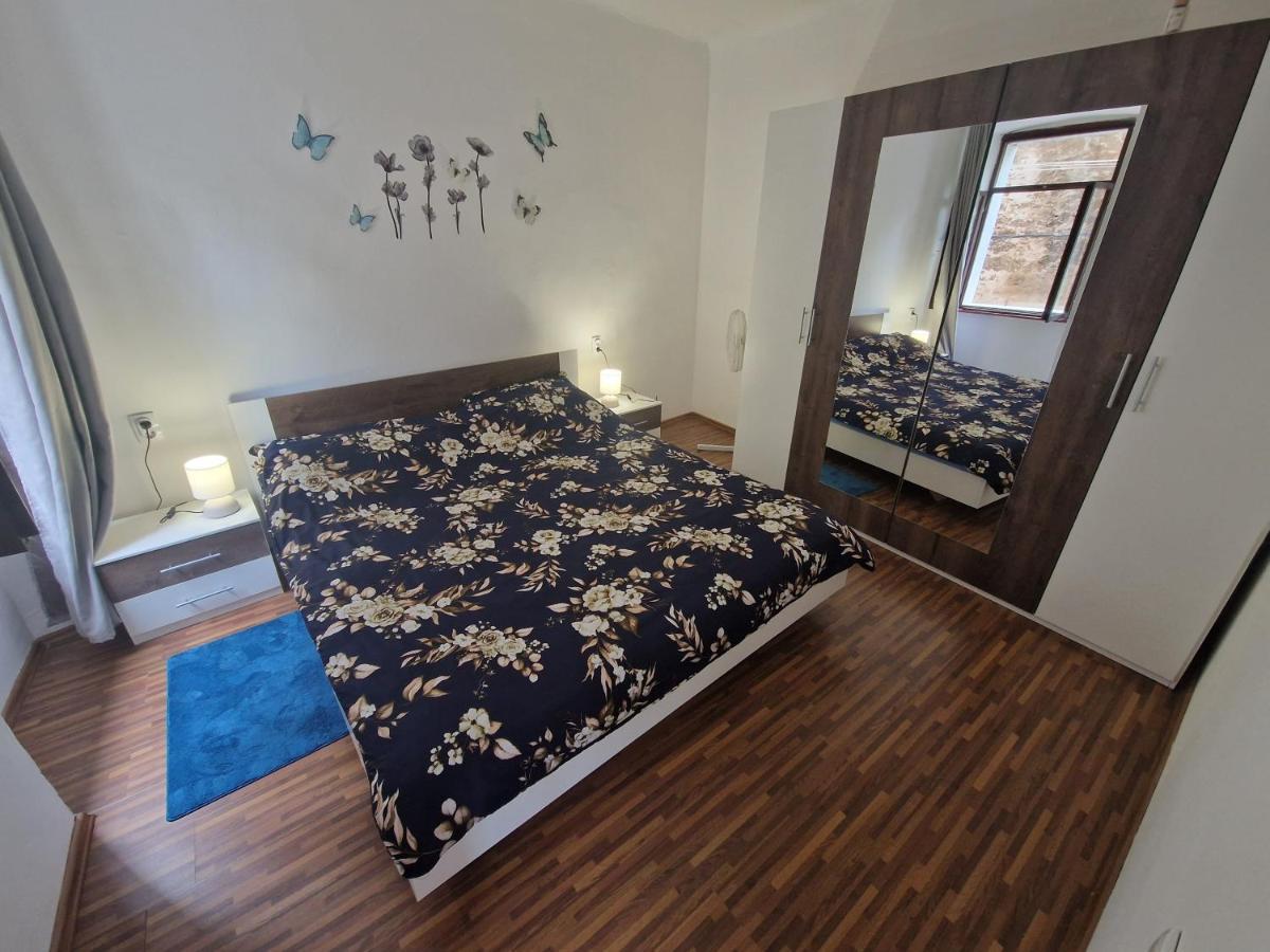 Crystal Deluxe Apartment Ровин Екстериор снимка