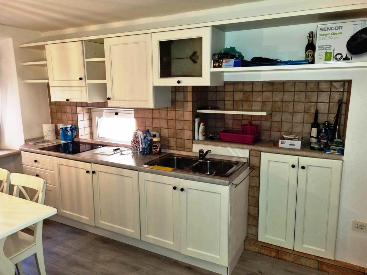 Crystal Deluxe Apartment Ровин Екстериор снимка