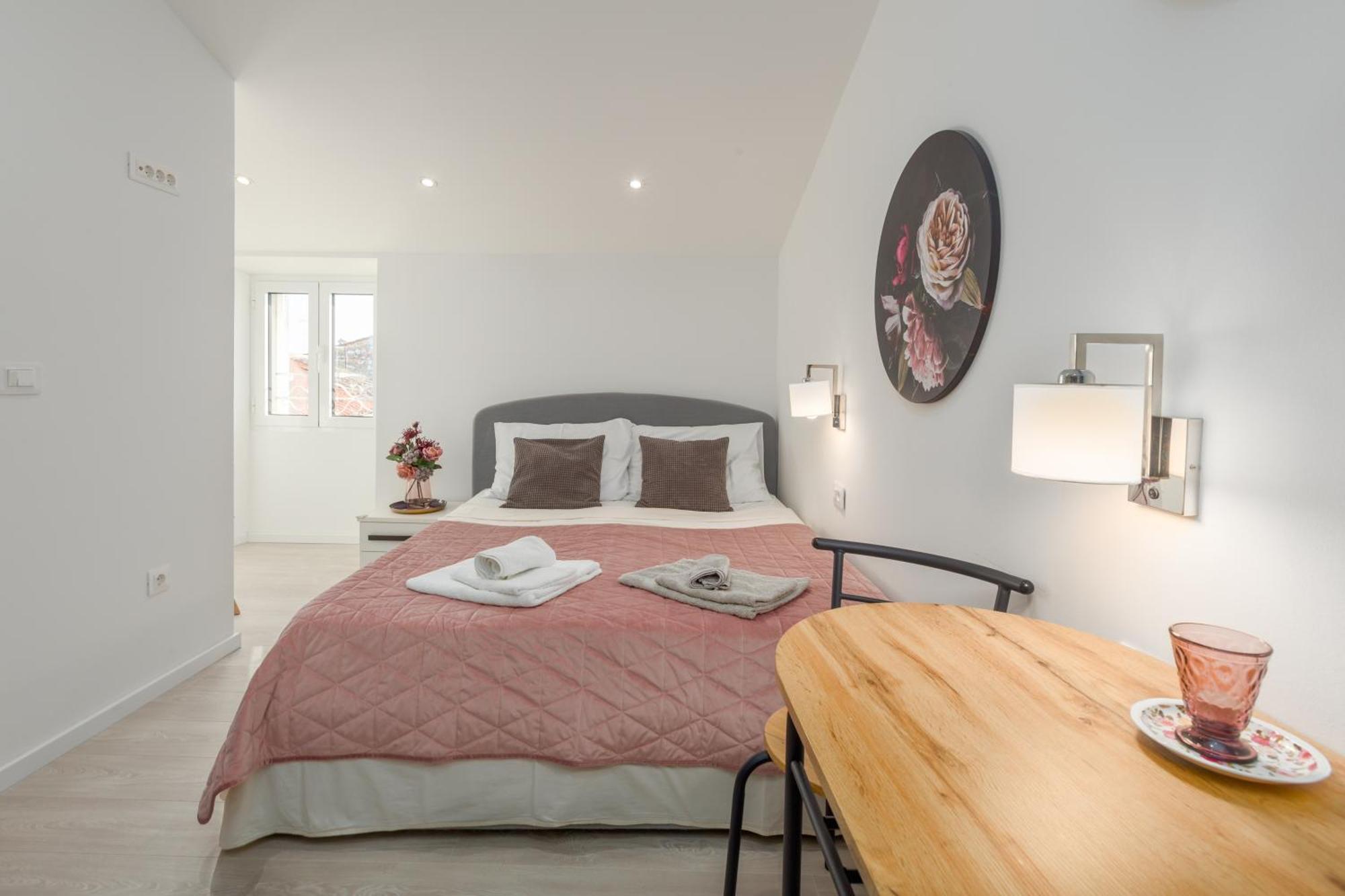 Crystal Deluxe Apartment Ровин Екстериор снимка