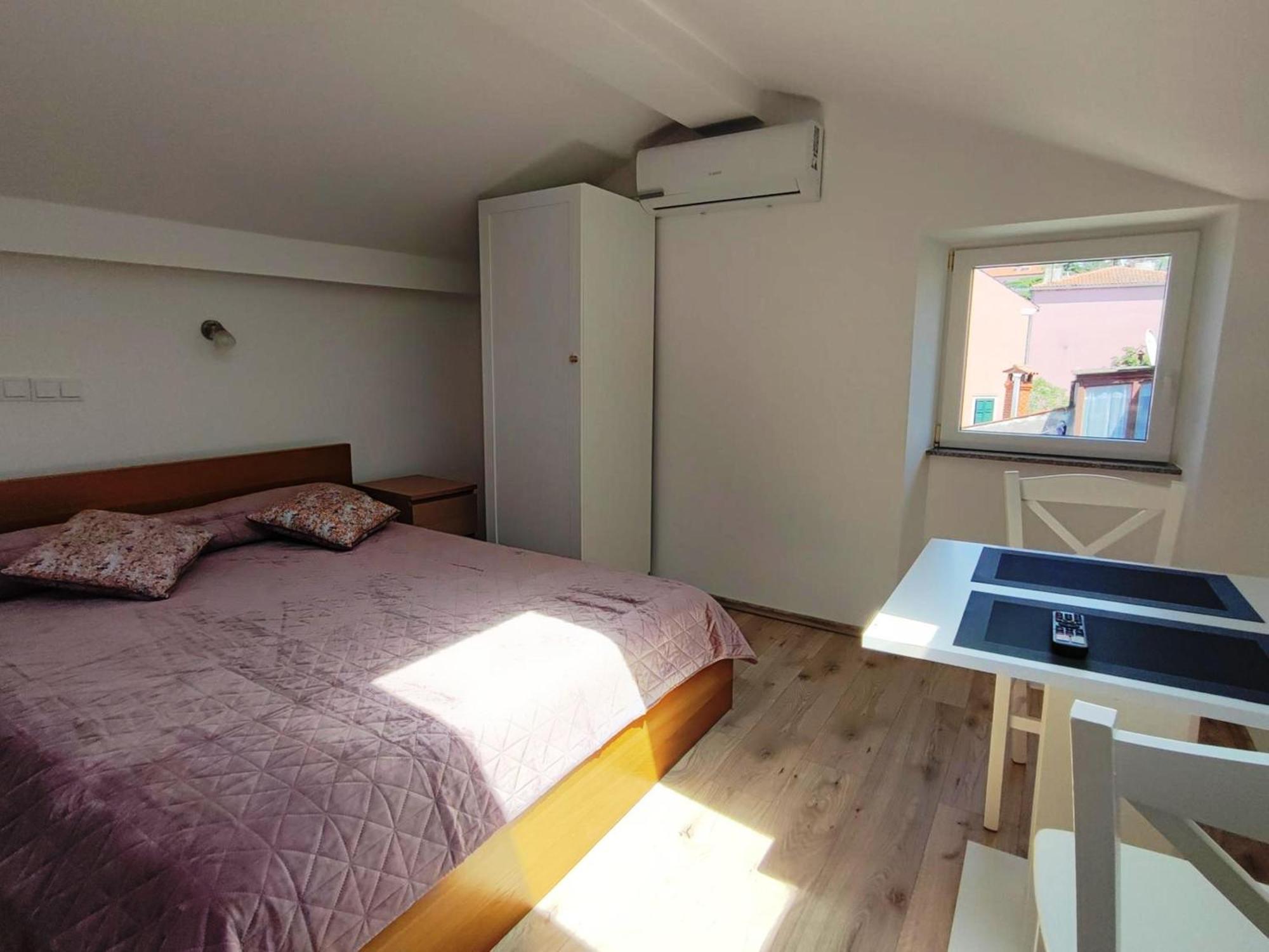 Crystal Deluxe Apartment Ровин Екстериор снимка